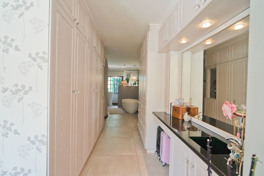 To Let 5 Bedroom Property for Rent in Beacon Bay Eastern Cape